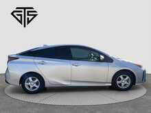 Toyota Prius S - U8033