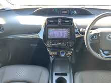 Toyota Prius S - U8033