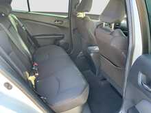 Toyota Prius S - U8033