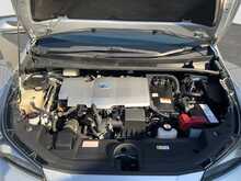 Toyota Prius S - U8033
