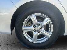 Toyota Prius S - U8033