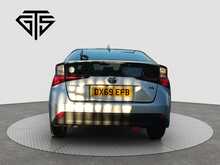 Toyota Prius S - U8037