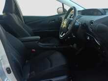 Toyota Prius S - U8037