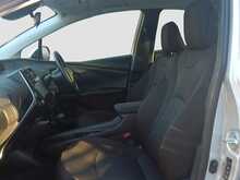 Toyota Prius S - U8037