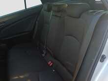 Toyota Prius S - U8037