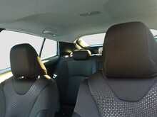 Toyota Prius S - U8037