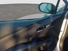 Toyota Prius S - U8037