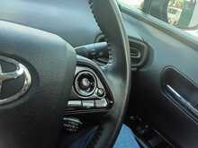 Toyota Prius S - U8037