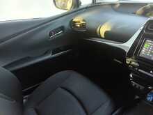 Toyota Prius S - U8037