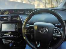 Toyota Prius S - U8037