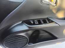 Toyota Prius S - U8037