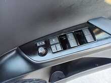 Toyota Prius S - U8037