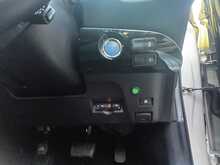 Toyota Prius S - U8037