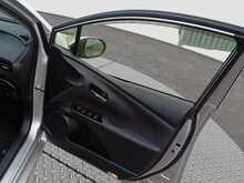 Toyota Prius S - U8038