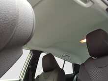 Toyota Prius S - U8038