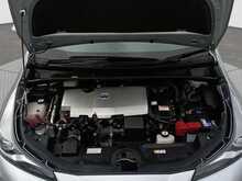 Toyota Prius S - U8038