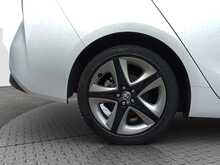 Toyota Prius S - U8038