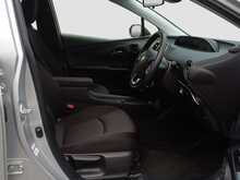 Toyota Prius S - U8038