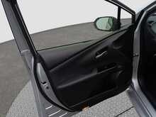 Toyota Prius S - U8038