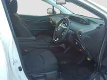 Toyota Prius S - U8039