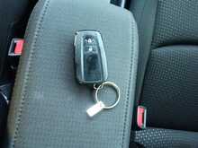 Toyota Prius S - U8039