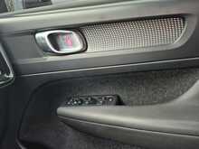 Volvo XC40 T4 R-Design - U8068