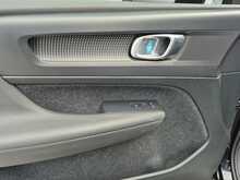 Volvo XC40 T4 R-Design - U8068