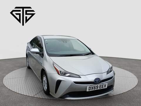 Toyota Prius 2.0 D-4D Invincible SUV 5dr Diesel Manual 4WD Euro 5 (s/s) (124 ps)