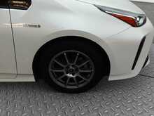 Toyota Prius S - U8083