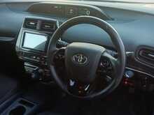 Toyota Prius S - U8084