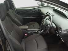 Toyota Prius S - U8093