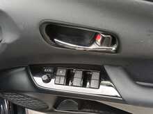 Toyota Prius S - U8093