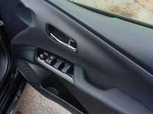 Toyota Prius S - U8095