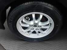 Toyota Prius S - U8095