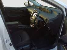 Toyota Prius S - U8096