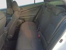 Toyota Prius S - U8096