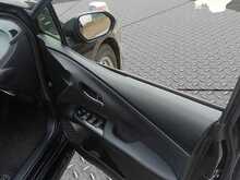 Toyota Prius S - U8098