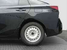 Toyota Prius S - U8098