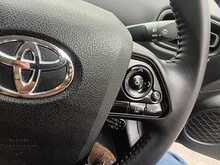 Toyota Prius S - U8098