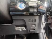 Toyota Prius S - U8098