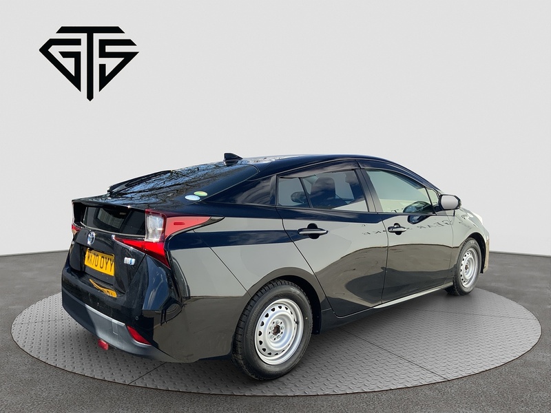 Toyota Prius S - U8098