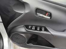 Toyota Prius S - U8099