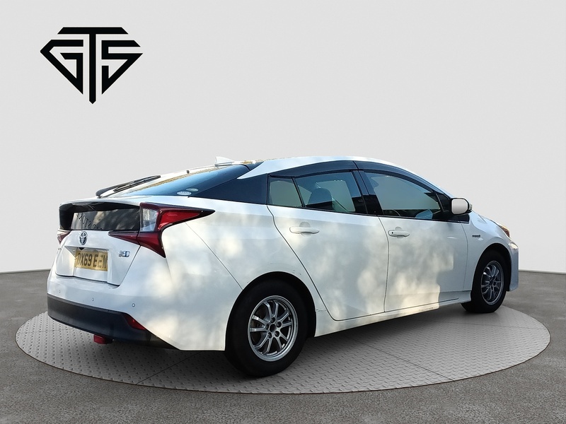 Toyota Prius S - U8102