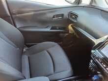 Toyota Prius S - U8102