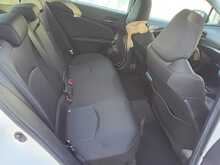 Toyota Prius S - U8102