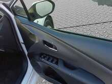 Toyota Prius S - U8103