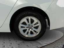 Toyota Prius S - U8103