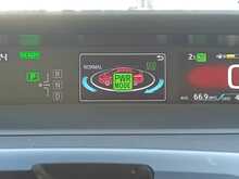 Toyota Prius S - U8103