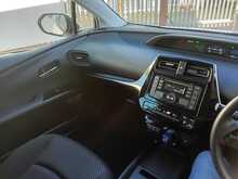 Toyota Prius S - U8103