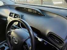 Toyota Prius S - U8103
